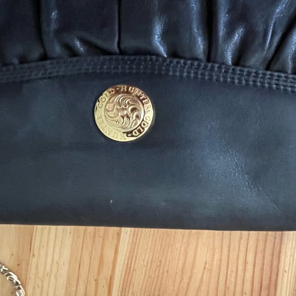 Gold hunter leather crossbody bag w/  gold tone strap ✅ 10 X 7 “ - Picture 3 of 7
